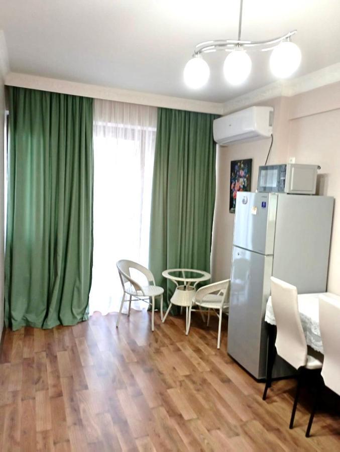 Daniel Sea View Apartment Batoumi Extérieur photo