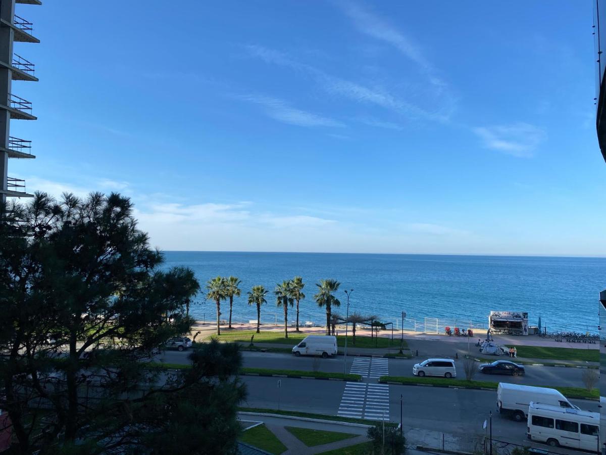 Daniel Sea View Apartment Batoumi Extérieur photo